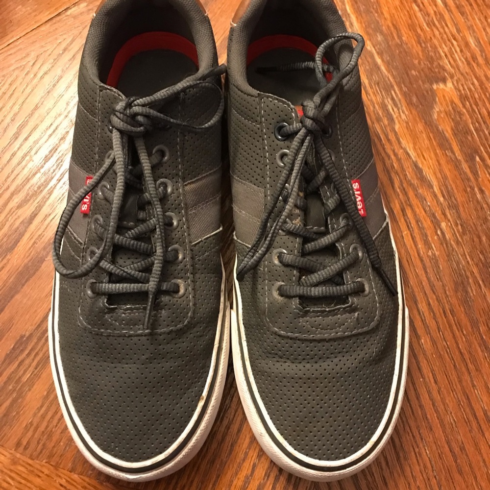Comfortable Classic Levi’s Grey Lace Up Sneakers! - Picture 11 of 16